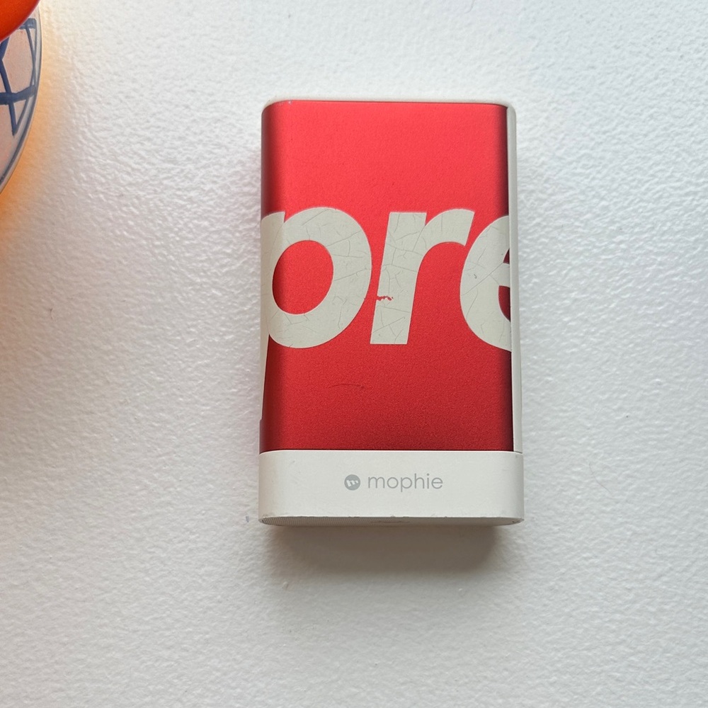 SUPREME MOPHIE 10k PORTABLE CHARGER